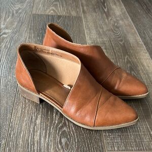 Side cut out ankle booties